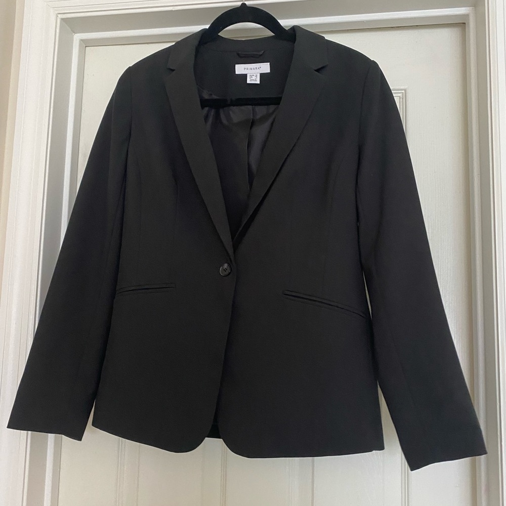 Classic Black Blazer! Size 6
